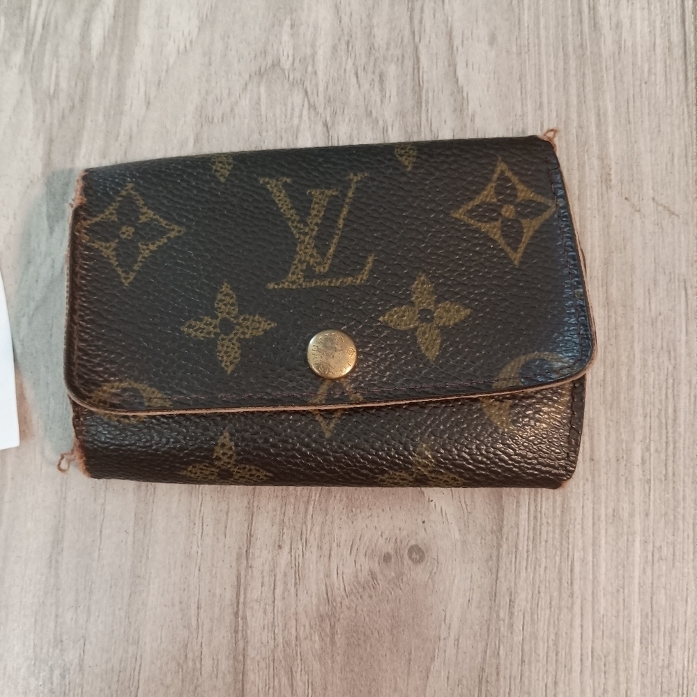 Authentic Louis Vuitton, Brown Mono Coin Purse-Key Case